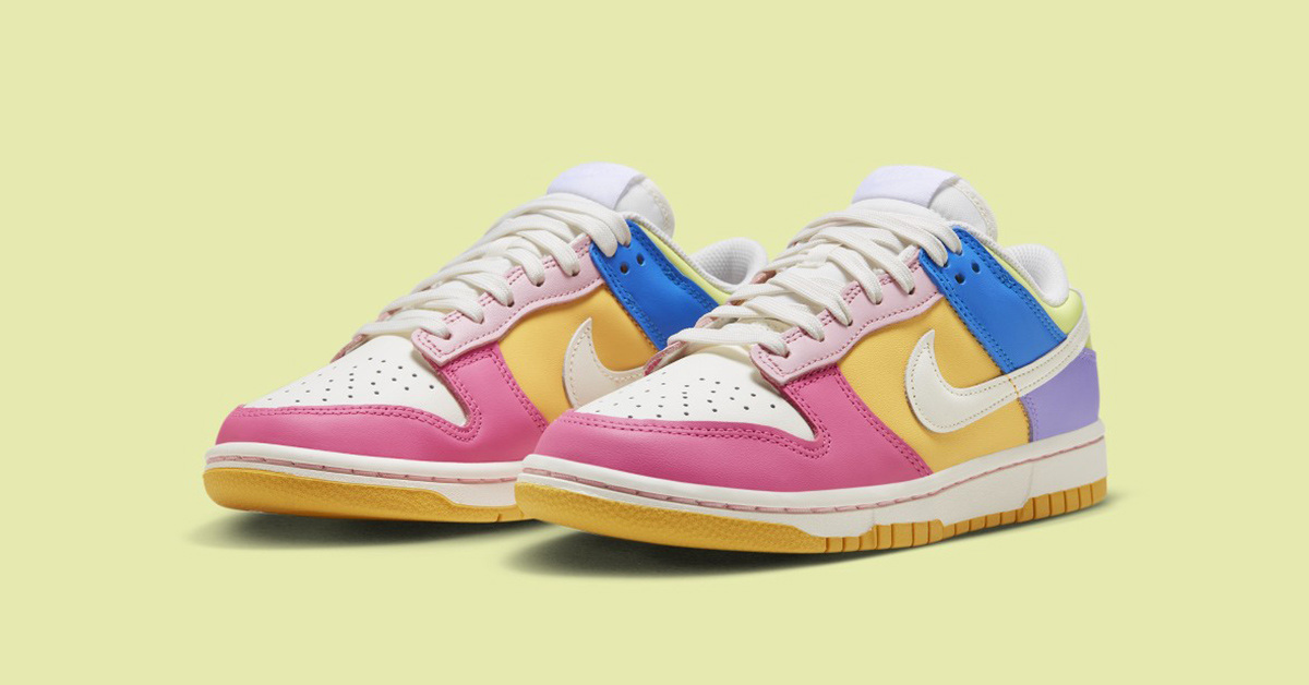 Colourful clearance nike dunks